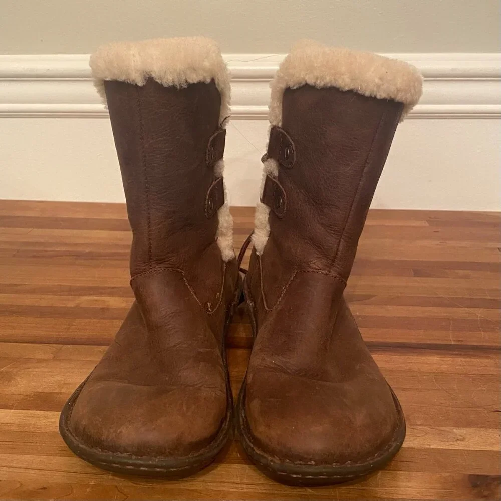 UGG Akadia Brown Leather Sheepskin Boots Women's Size 7